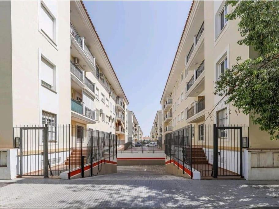 Alojamiento Con Piscina Y Parking En Sevilla La Algaba Exterior photo
